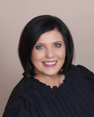 Portrait of Dr. Laura Duhon