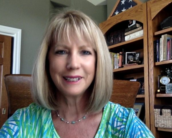 Portrait of Dr. Lynda Harkins